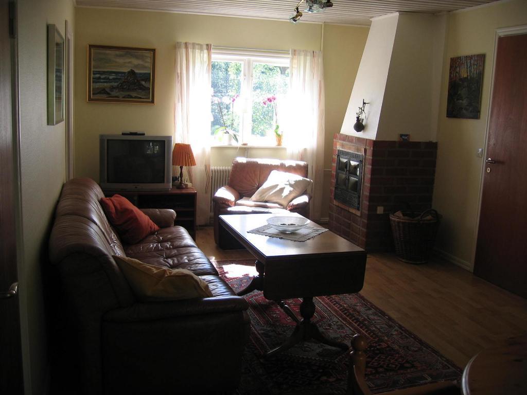 Almagarden Lantlig Miljoe Villa Svängsta Kamer foto